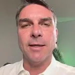 Flávio Bolsonaro votará a favor do fim da jornada 6×1