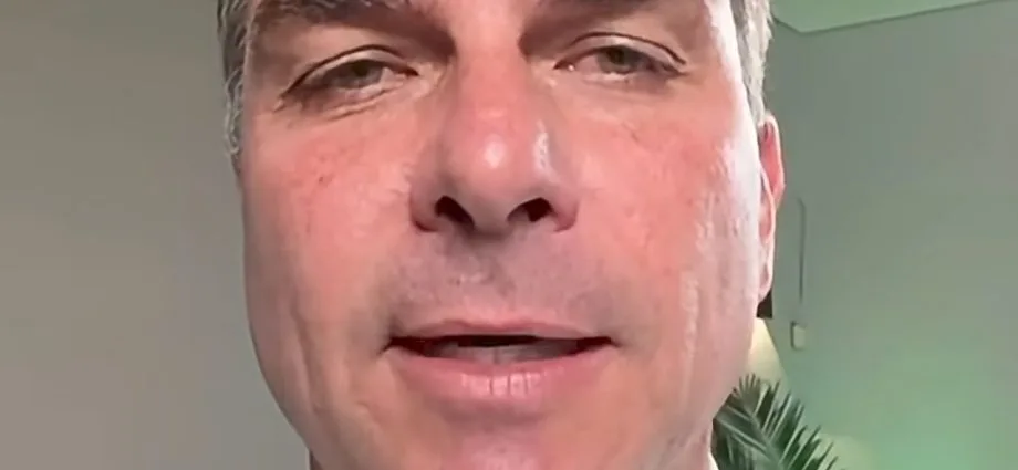 Flávio Bolsonaro votará a favor do fim da jornada 6×1