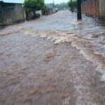Temporal alaga ruas e avenidas após chuva em Nova Andradina