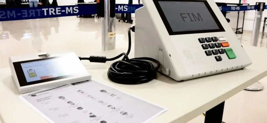 TSE informa substituição de 421 urnas nas primeiras horas de votação em 2026