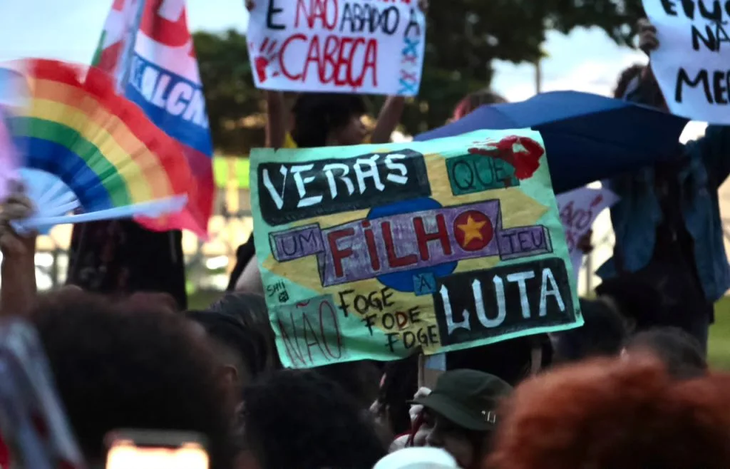 Manifestação em apoio à reeleição de Lula ocorre em Campo Grande sob chuva