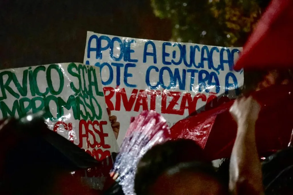 Manifestação em apoio à reeleição de Lula ocorre em Campo Grande sob chuva