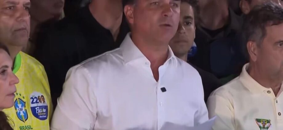Flávio Bolsonaro afirma que pedirá anulação das eleições