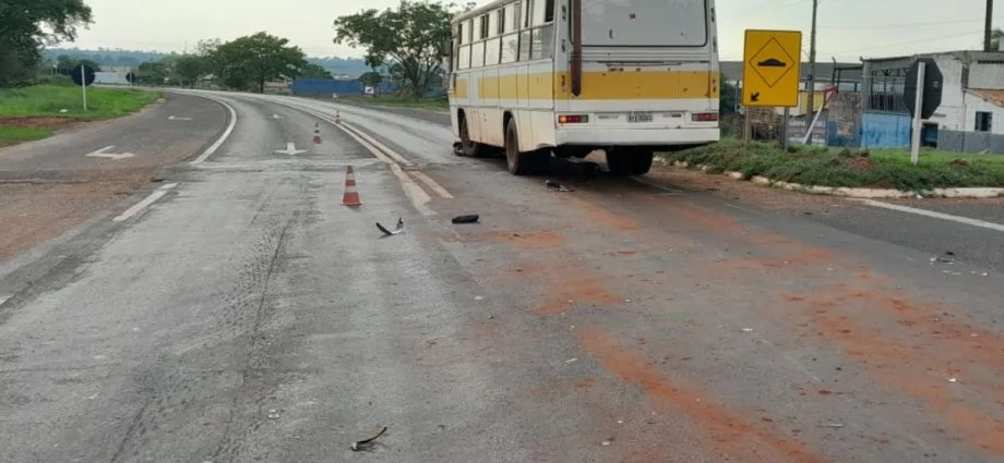 Acidente fatal entre moto e ônibus em Paranaíba deixa adolescente morta