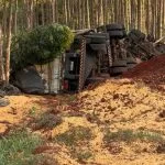 Caminhoneiro morre após tombamento de carreta na MS-338 em MS