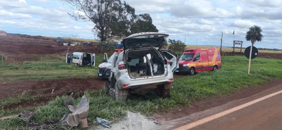 Acidente com van que transportava pacientes deixa 17 feridos na BR-060