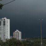 Tempestade e queda de temperatura são previstas em MS neste domingo (25)