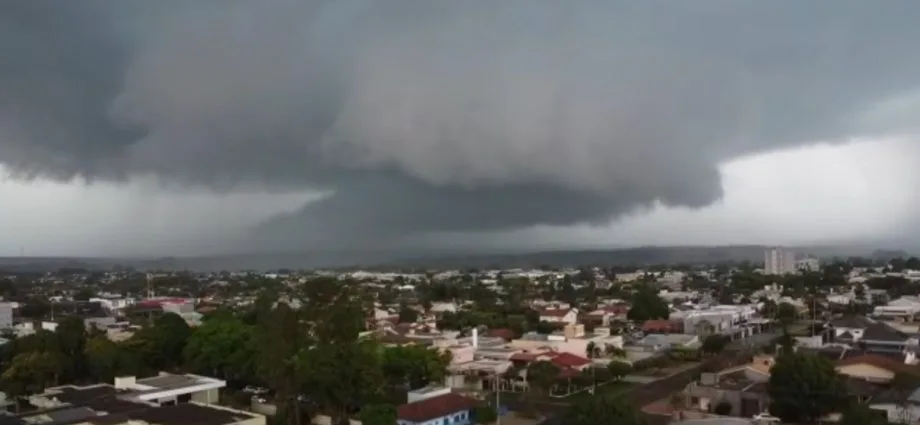 Imagens mostram temporal em Amambai