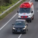Motorista é multado em R$ 80 mil após impedir ambulância por 6 km