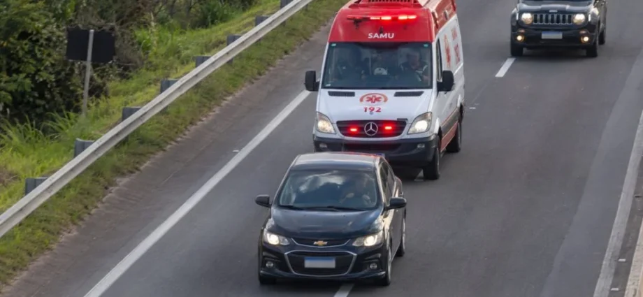 Motorista é multado em R$ 80 mil após impedir ambulância por 6 km