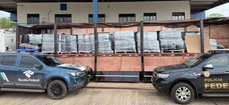 Receita e Polícia Federal apreendem 17 toneladas de acetato de etila em Corumbá