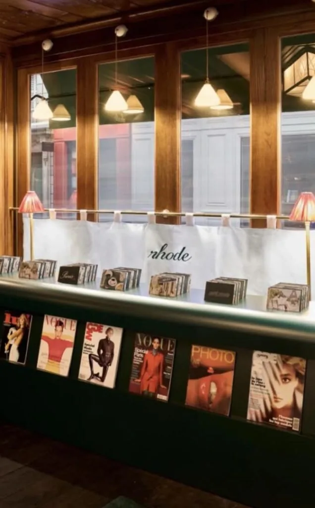 Rhode, marca de Hailey Bieber, inaugura café em Paris