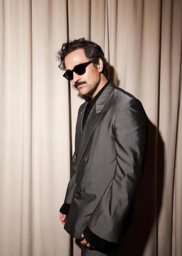Alfonso Herrera prestigia festa do MASP em São Paulo a convite da Gucci