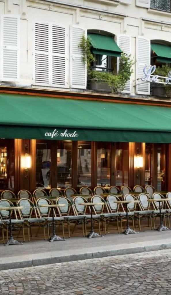 Rhode, marca de Hailey Bieber, inaugura café em Paris