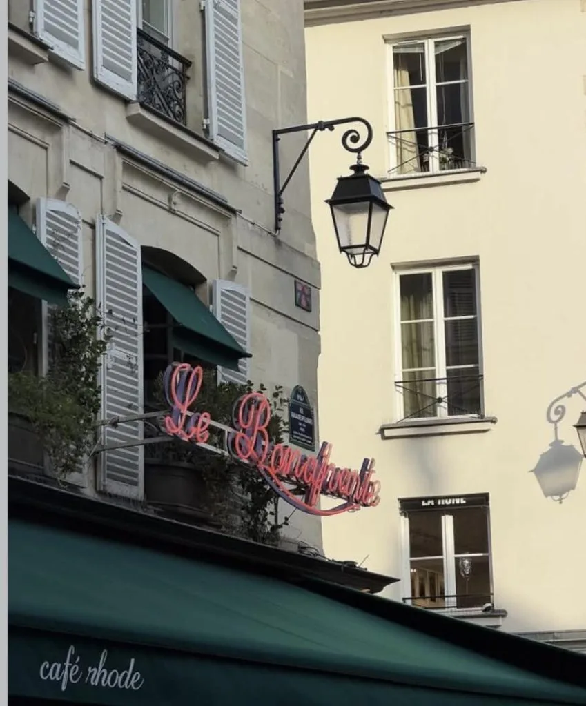 Rhode, marca de Hailey Bieber, inaugura café em Paris