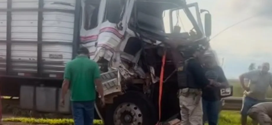 Acidente na BR-267 deixa motorista ferido em Jardim