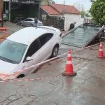 Reparos iniciados em rua de Campo Grande após cratera engolir carro