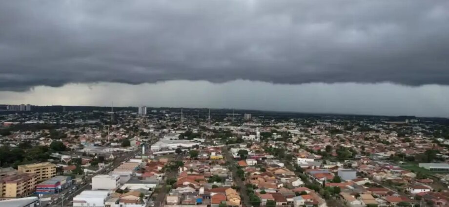 Alerta de tempestade prevê ventos de até 60 km/h em Campo Grande