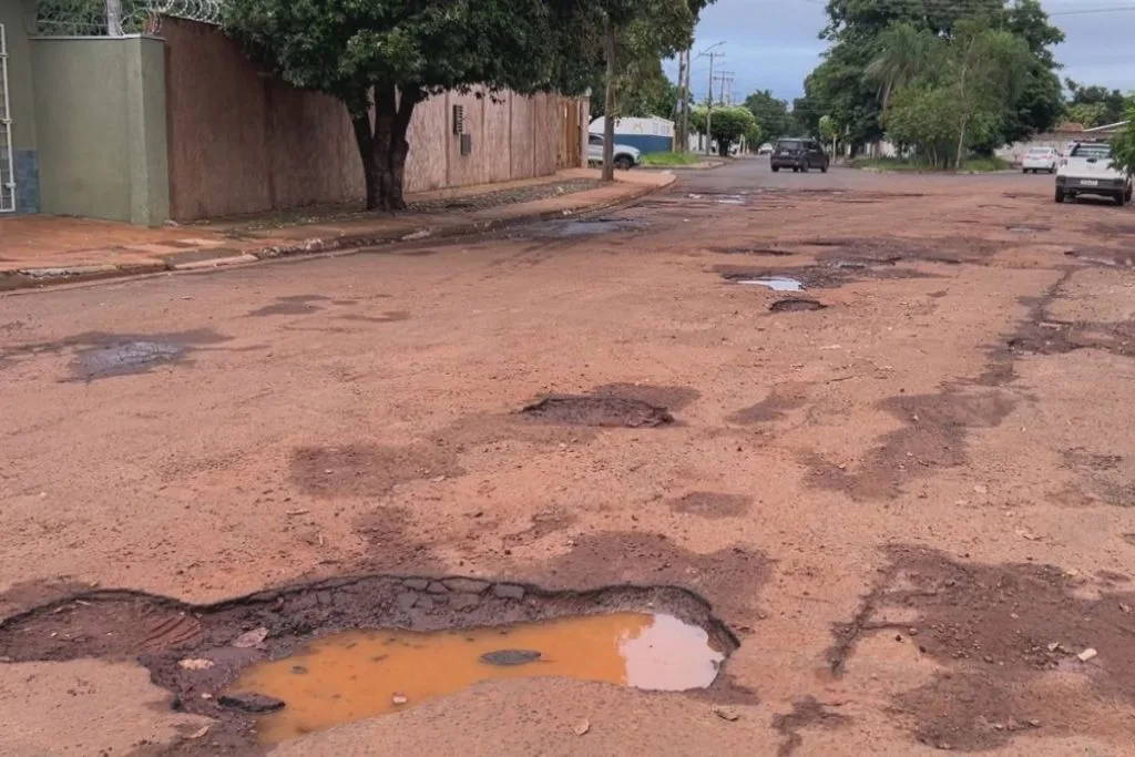 Buracos nas ruas levam MPMS a cobrar mudanças no asfalto da Capital. (Foto: Sérgio Saturnino)