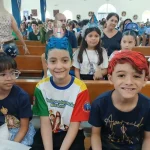 Crianças celebram o Dia de Nossa Senhora Aparecida com penteados criativos em Campo Grande