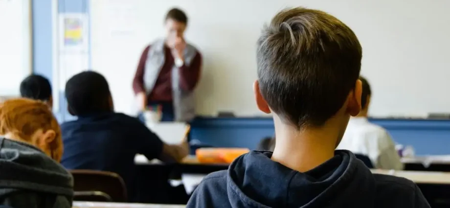 Figueirão abre seleção para professores com salários de até R$ 3,5 mil