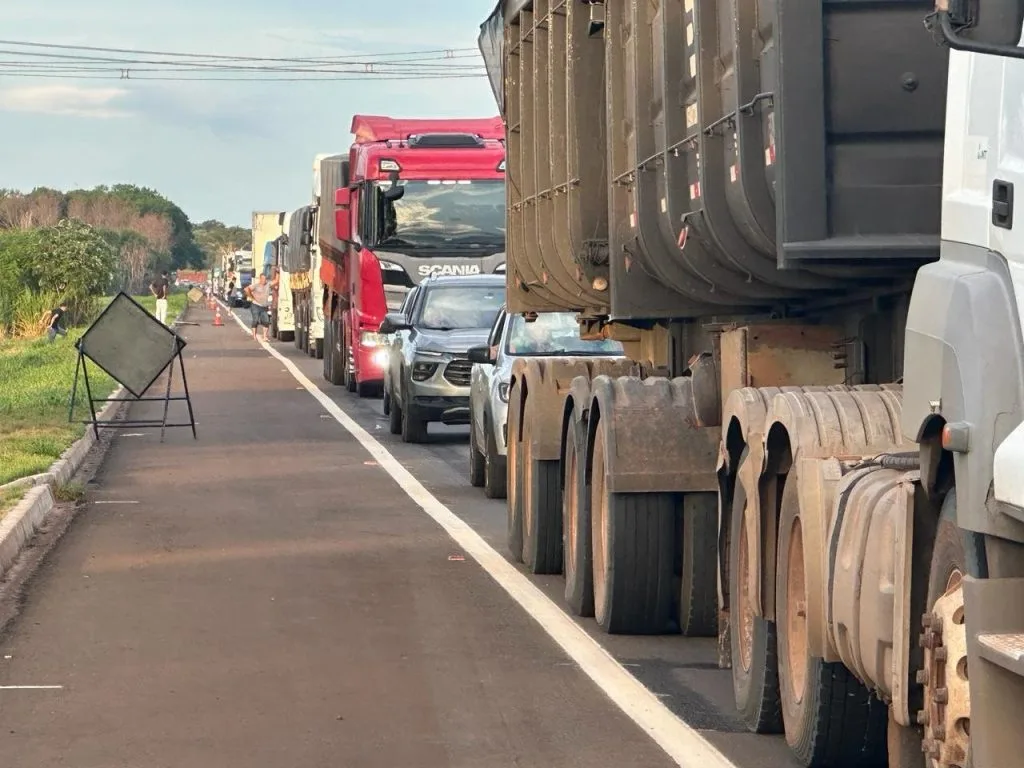 Filas e reclamações nas obras da BR-262 em Três Lagoas