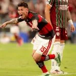 Flamengo vence Fluminense e mantém liderança no Brasileirão