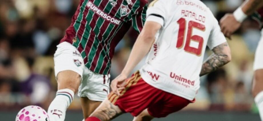 Fluminense vira sobre o Inter no último lance e segue no G-5