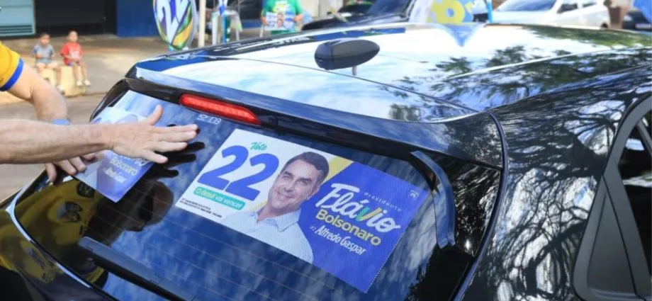Mobilização de Flávio Bolsonaro em Campo Grande reúne 300 veículos