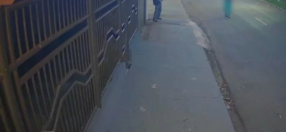 Homem é flagrado se masturbando na rua em Jaraguari