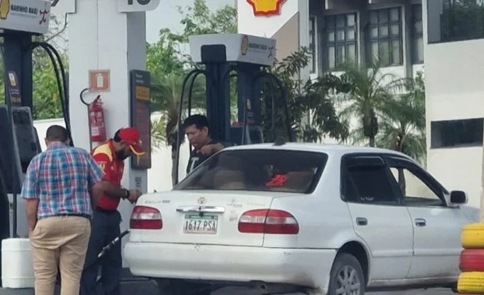 Motoristas de Puerto Quijarro abastecem em Corumbá devido à crise de combustíveis na Bolívia