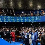 Senado aprova PEC que extingue escala 6×1 e reduz jornada semanal