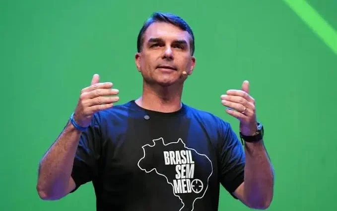 Flávio Bolsonaro cancela debate da TV Globo nesta quinta-feira