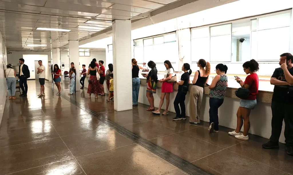 Votação em Mato Grosso do Sul reúne 2 milhões de eleitores neste domingo (25)