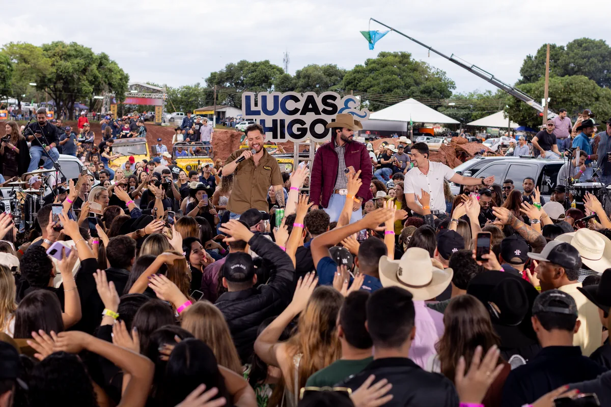 Público acompanha Lucas & Higor no Explodiuu BB no MS