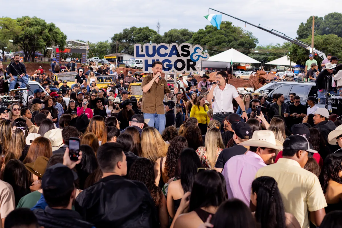 Visão ampla da gravação de Lucas & Higor no Parque de Exposições