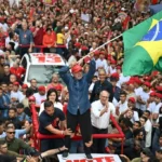 Lula é reeleito presidente após virar disputa no segundo turno