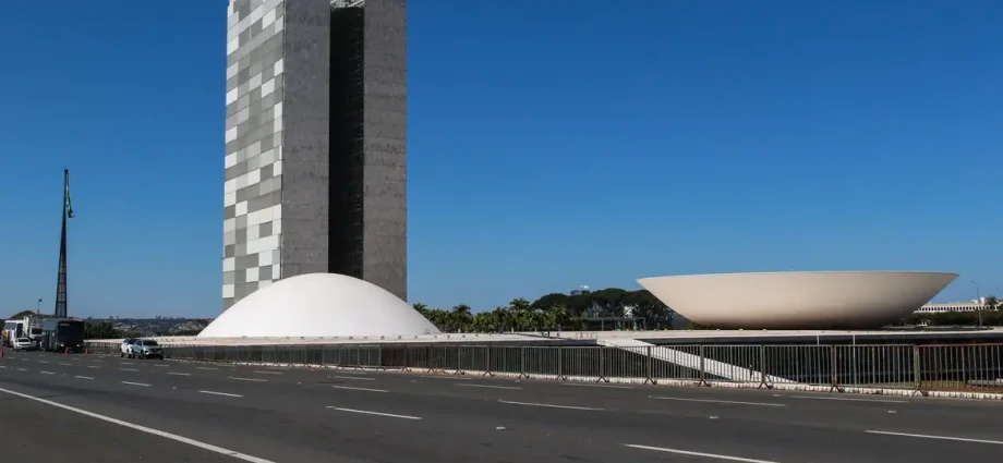 Datafolha aponta que maioria dos eleitores não decidiu voto para senador e deputados