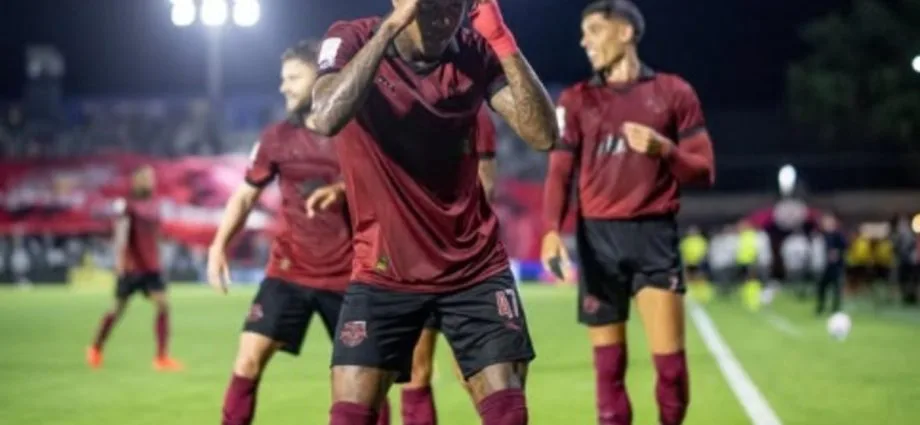 Bragantino vence Cruzeiro por 4 a 2 e encerra jejum no Brasileirão