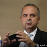 Coordenador diz não saber da saída de Flávio Bolsonaro para os EUA
