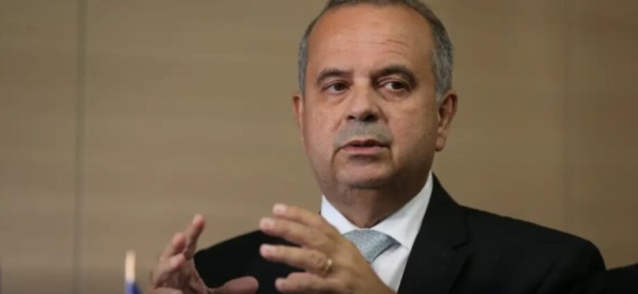 Coordenador diz não saber da saída de Flávio Bolsonaro para os EUA