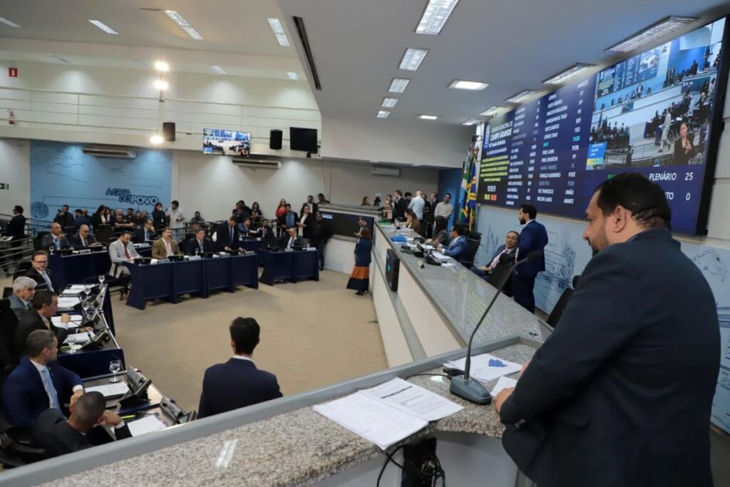 Secretário de Infraestrutura e Serviços Públicos, André Moura Brandão, durante sabatina na Câmara Municipal de Campo Grande (Foto: Izaias Medeiros)