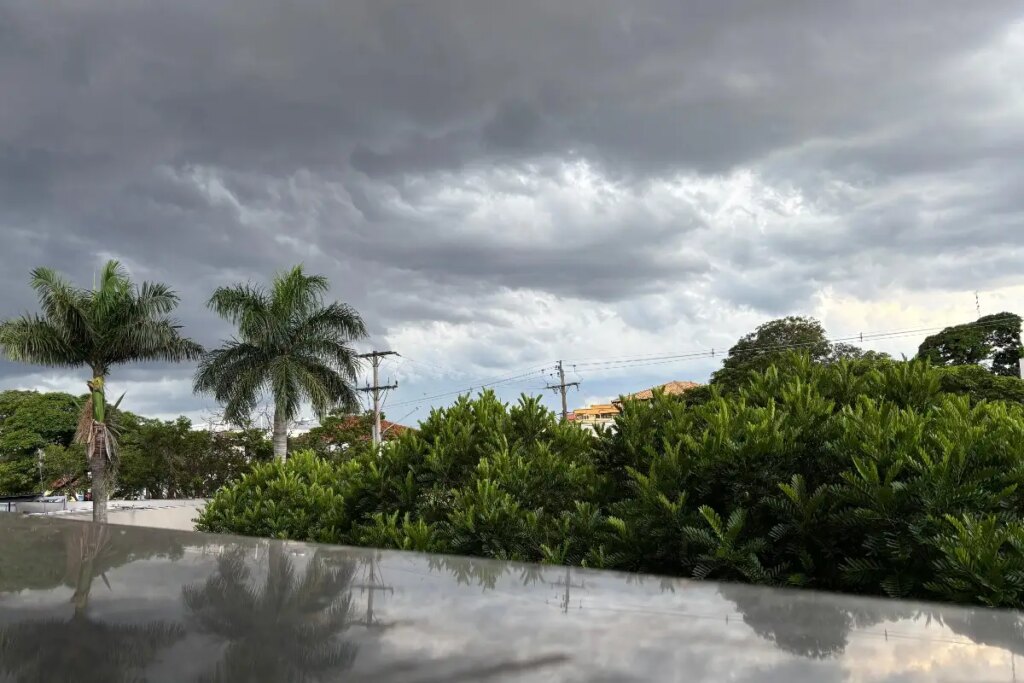 Tempestade chega em Campo Grande