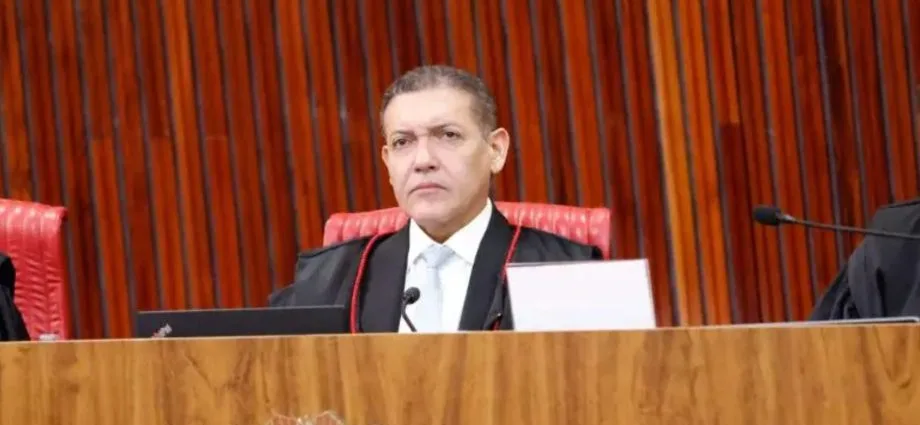 TSE determina análise urgente sobre canal pró-Lula no WhatsApp