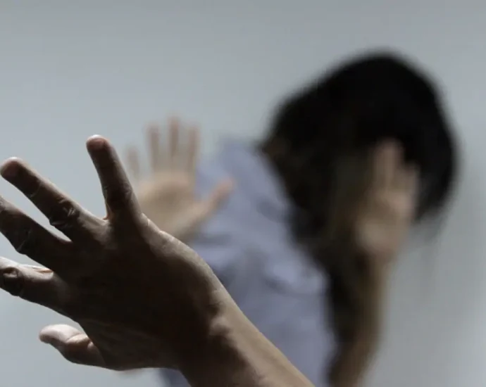 Mulher é agredida e ameaçada de morte com foice por ex-companheiro em Dourados